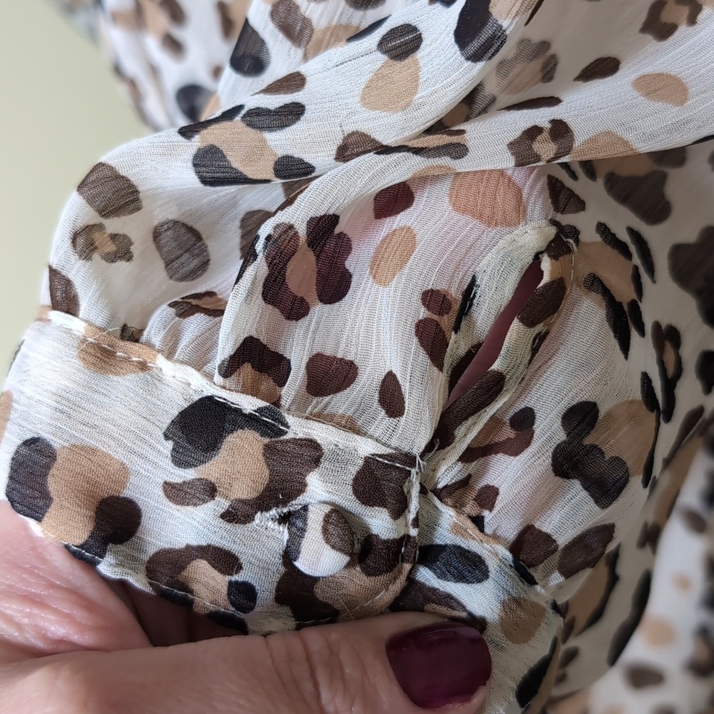 Apt. 9 Leopard Print Pleated Surplice Blouse 1X GUC - Picture 10 of 13